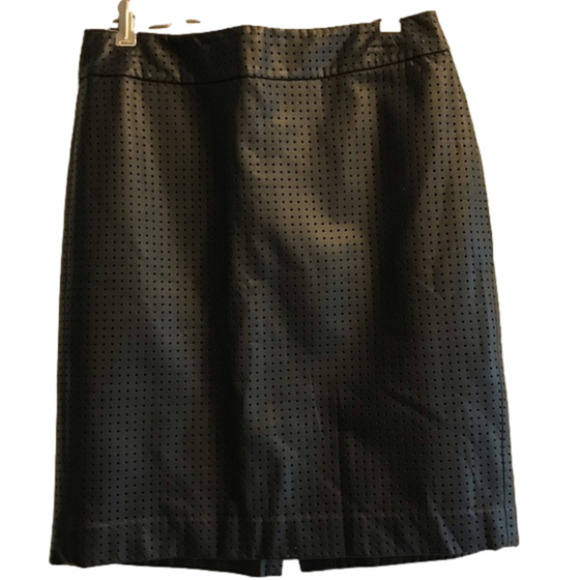 Banana Republic perforated black faux leather skirt.  Size 6P. - Picture 1 of 6